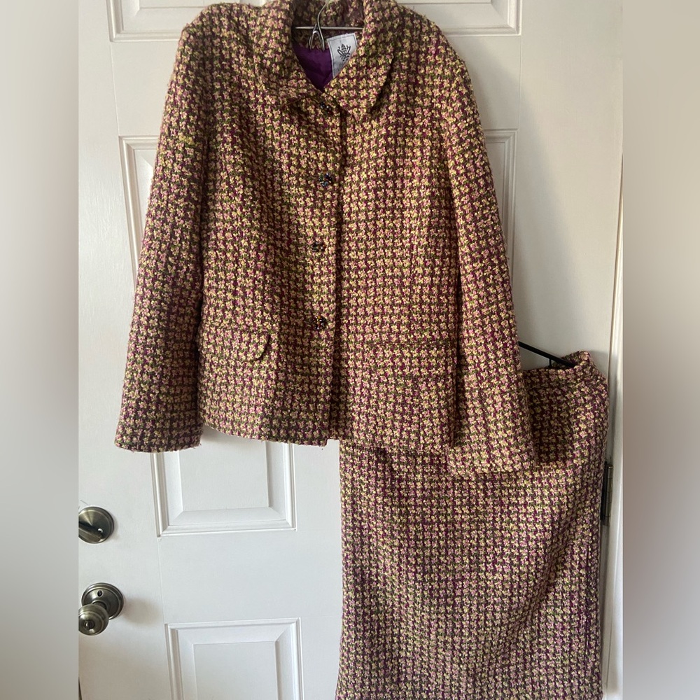 Paule Vasseur tweed suit. Size 42 EU /Size 6 US. Chanel-esque. Blazer & Skirt.